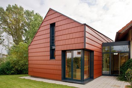 Haus mit Fassadenbekleidung